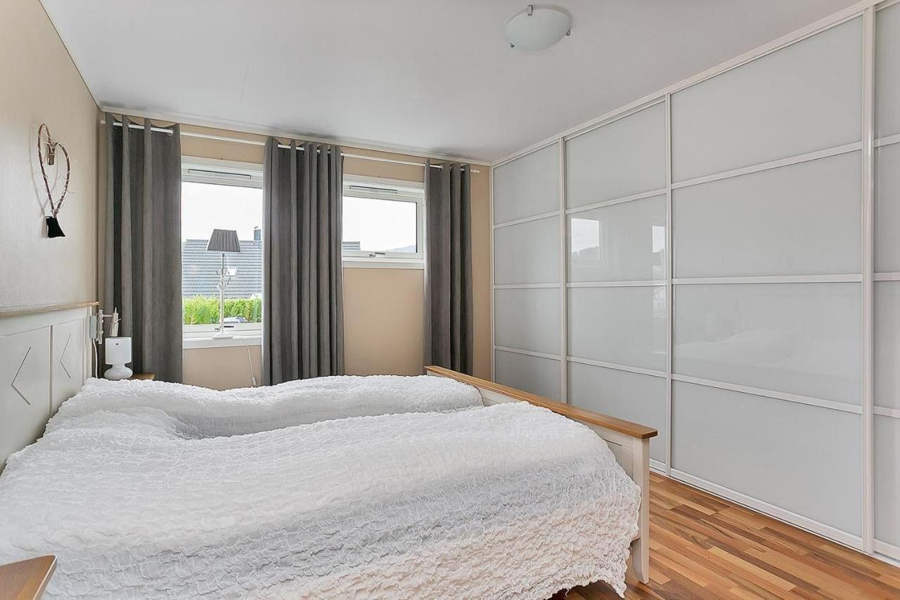 Systra Hotel Apartments Sjøholt Habitación foto